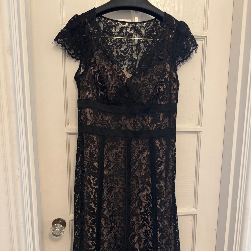 ANN TAYLOR Loft - black lace A-Line Dress - size 4